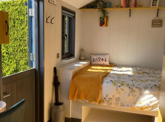 Atlantic Way Shepherd Hut Luxe tent *